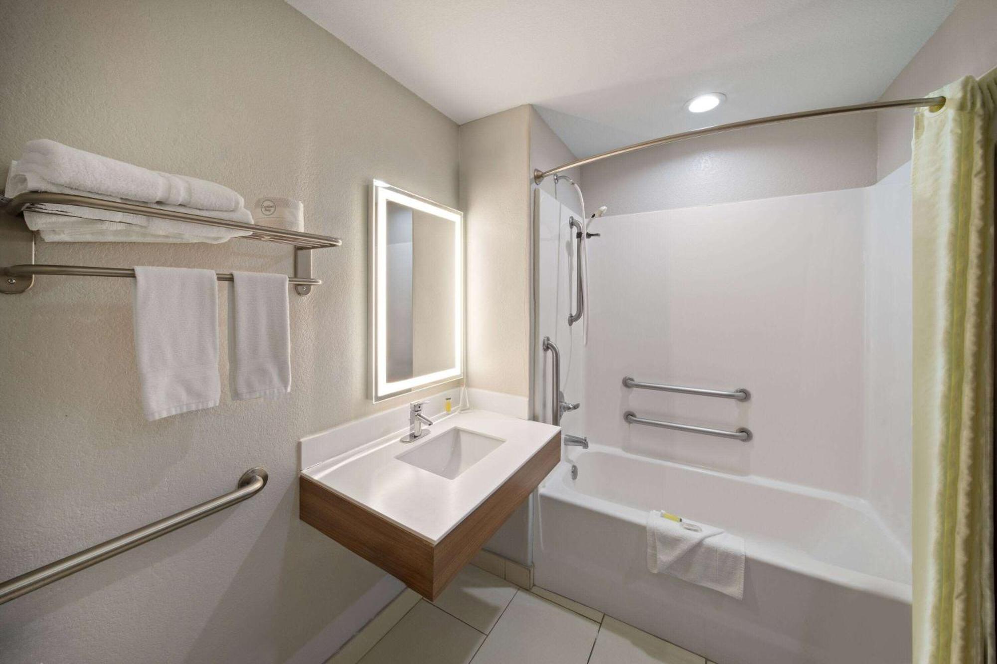 Microtel Inn & Suites By Wyndham Buda Austin South Eksteriør billede